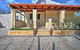 Emilio Village House